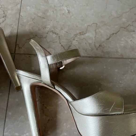 Stuart Weitzman Metallic Gold Heels - Picture 5 of 8